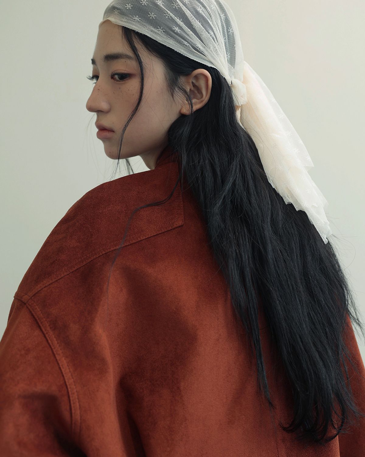 인스아울(INSEOWL) 시나몬 오버핏 스웨이드자켓