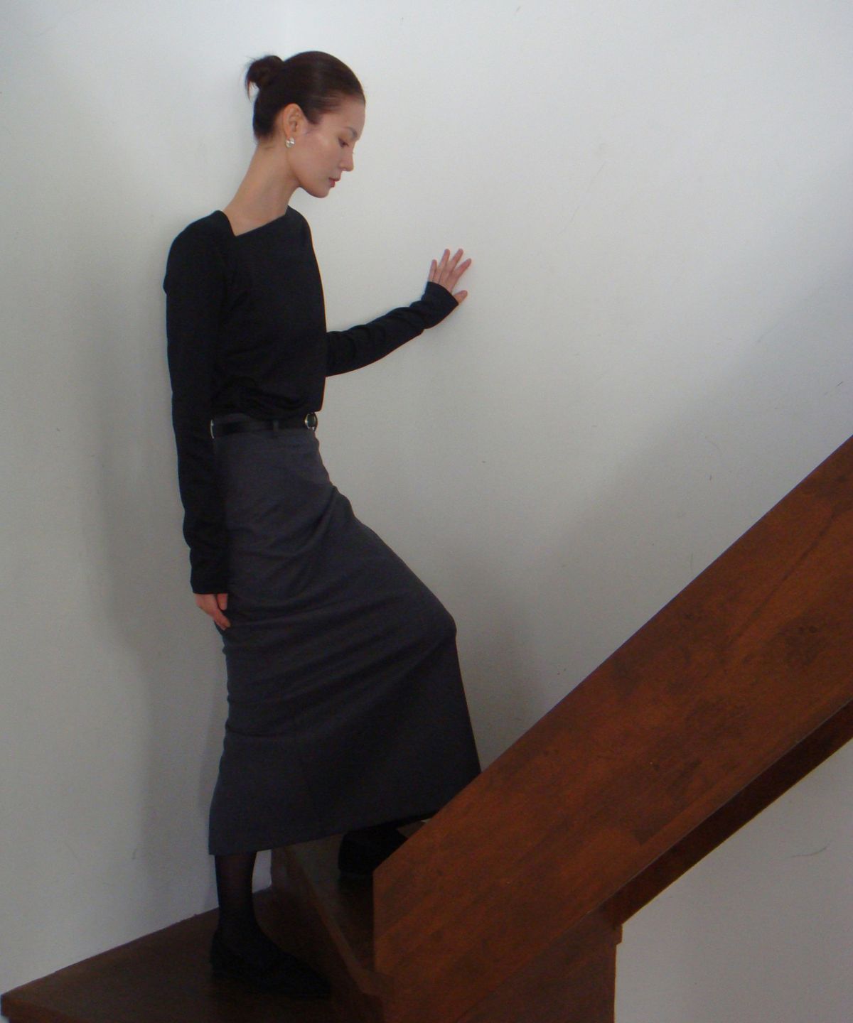 리올그(REORG) COC FLARE LONG SKIRT CHARCOAL