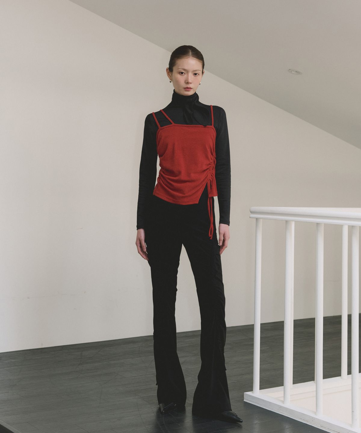 리올그(REORG) COC CURVED STRING PANTS BLACK