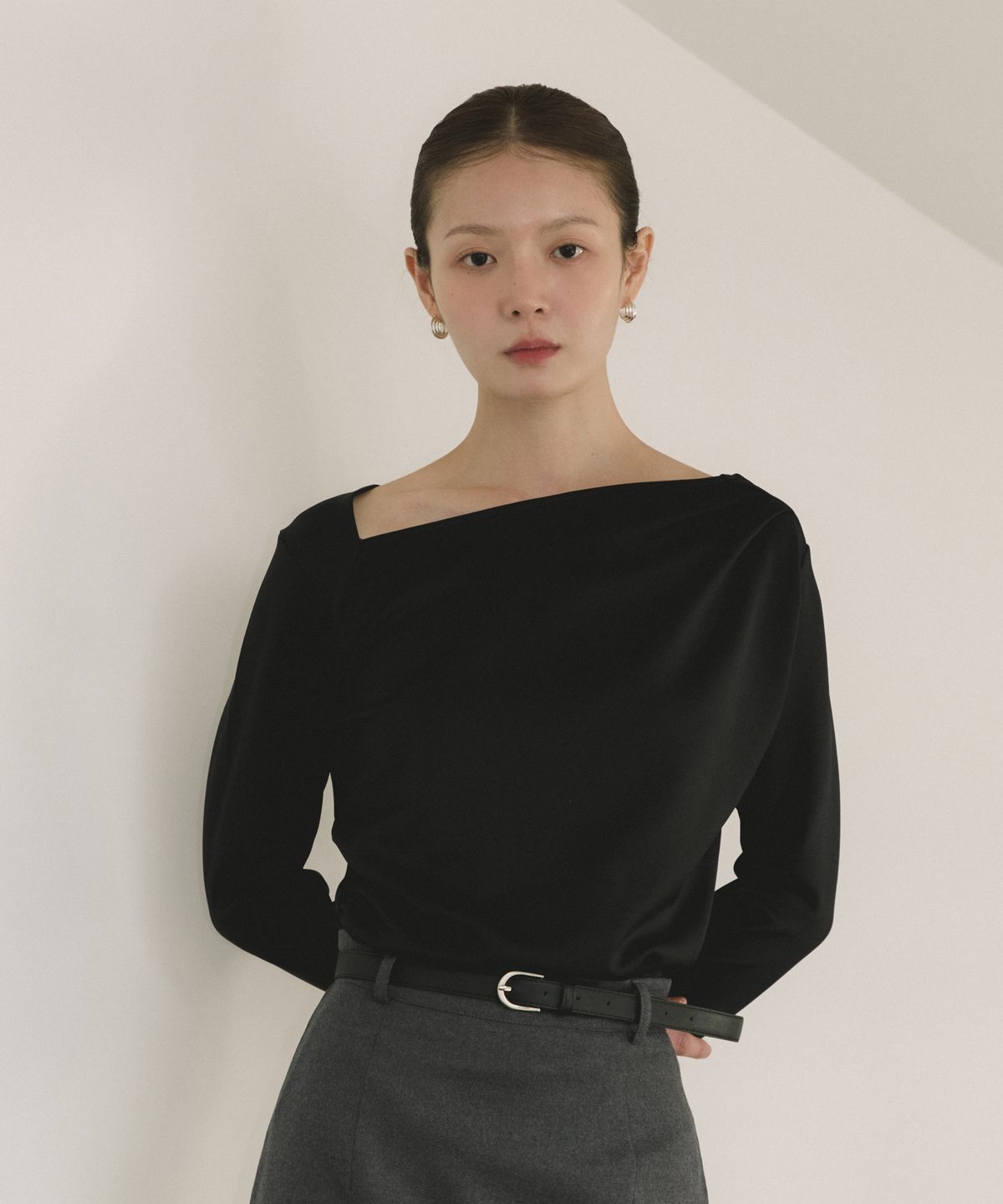 리올그(REORG) COC UNBALANCED DRAPE T-SHIRT BLACK