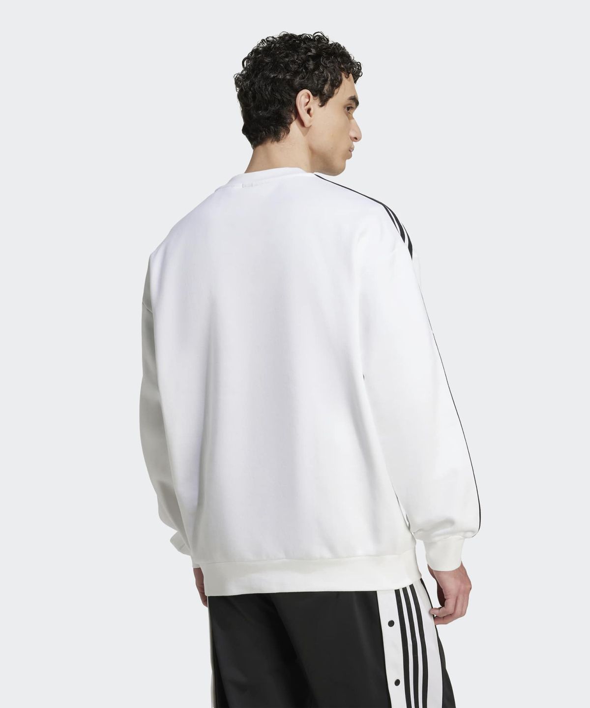 아디다스(ADIDAS) 오버사이즈 크루 스웨트셔츠 - 화이트:블랙 / JY1404