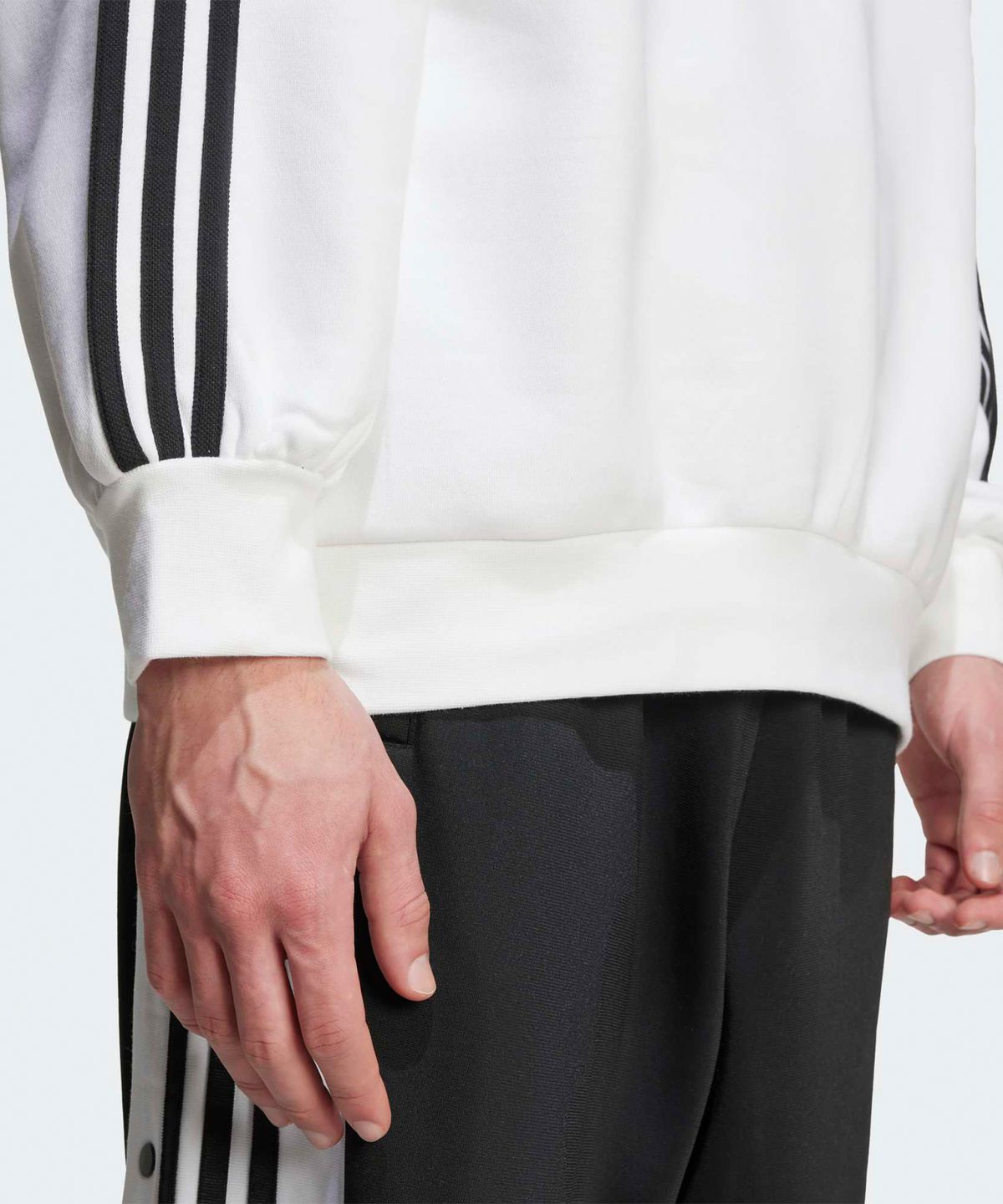 아디다스(ADIDAS) 오버사이즈 크루 스웨트셔츠 - 화이트:블랙 / JY1404
