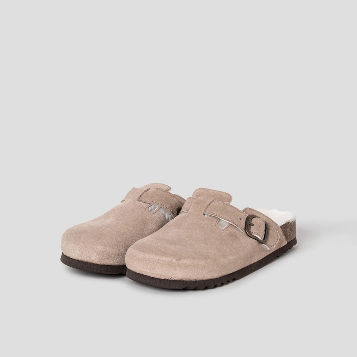 숄(SCHOLL) (WOMEN) 스웨이드 퍼 크로그  옐로이시 브라운 (HH59K2C86B)