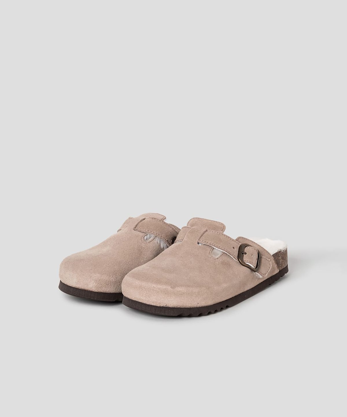숄(SCHOLL) (WOMEN) 스웨이드 퍼 크로그  옐로이시 브라운 (HH59K2C86B)
