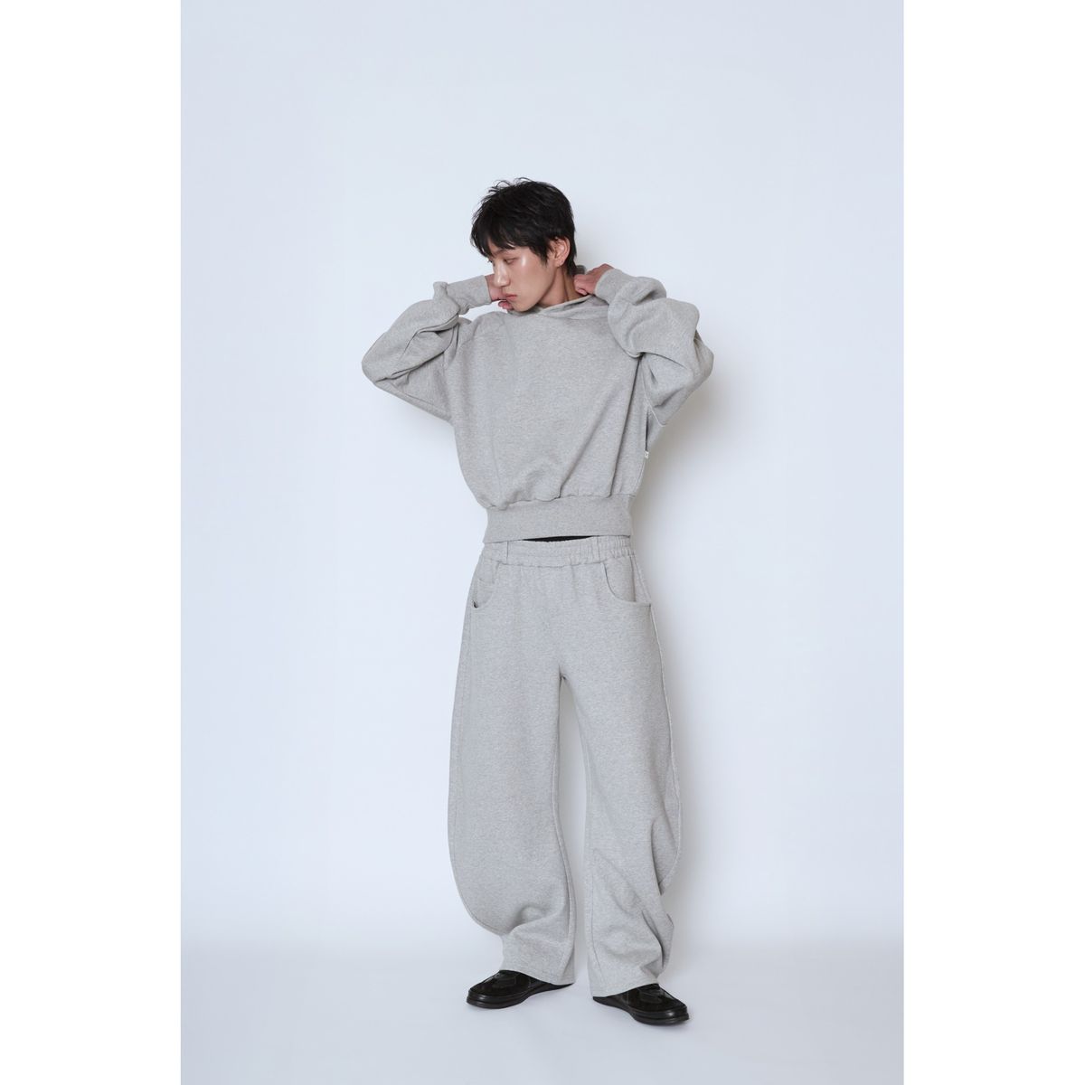 노이네타(NOITNETTA) 베이직 크롭 후드