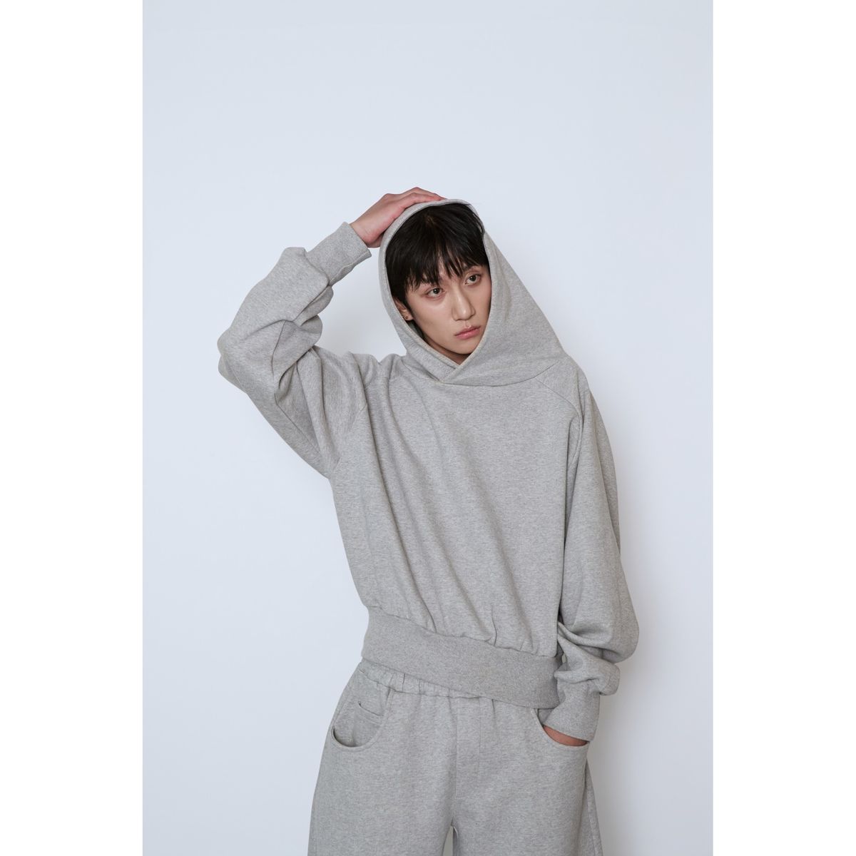 노이네타(NOITNETTA) 베이직 크롭 후드