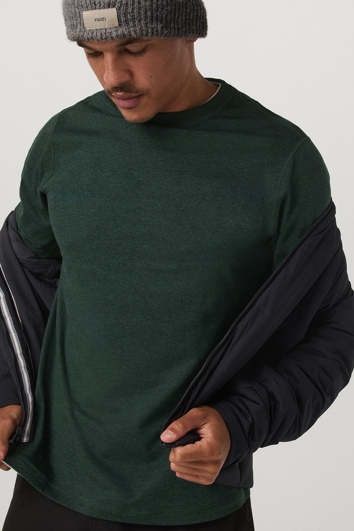 뷰오리(VUORI) [남성] L/S 폰토 퍼포먼스 티_다크 그린 VR15320007