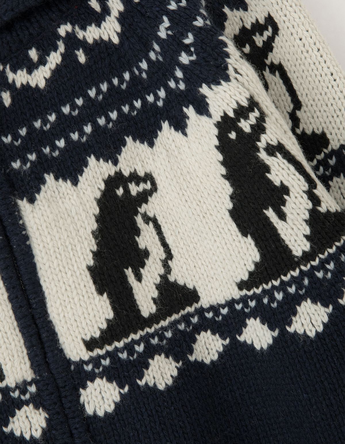 썸웨어버터(SOMEWHEREBUTTER) Penguin Cowhichan Zip-Up - Navy