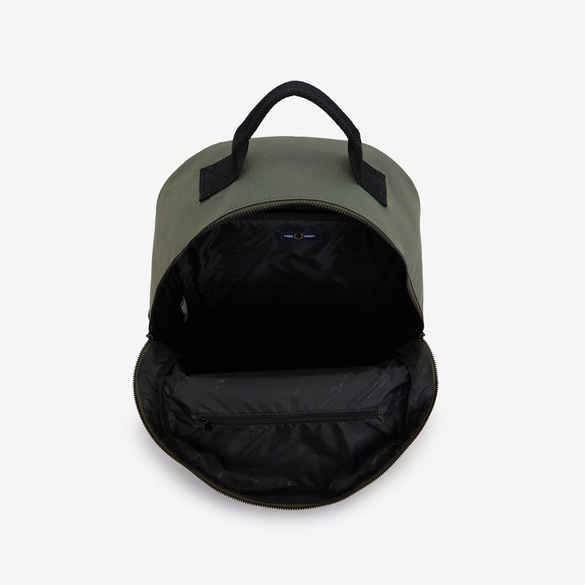 프레드페리(FRED PERRY) 나일론 뱃지 백팩 - 로렐리스 그린 CFPU2531192-X21