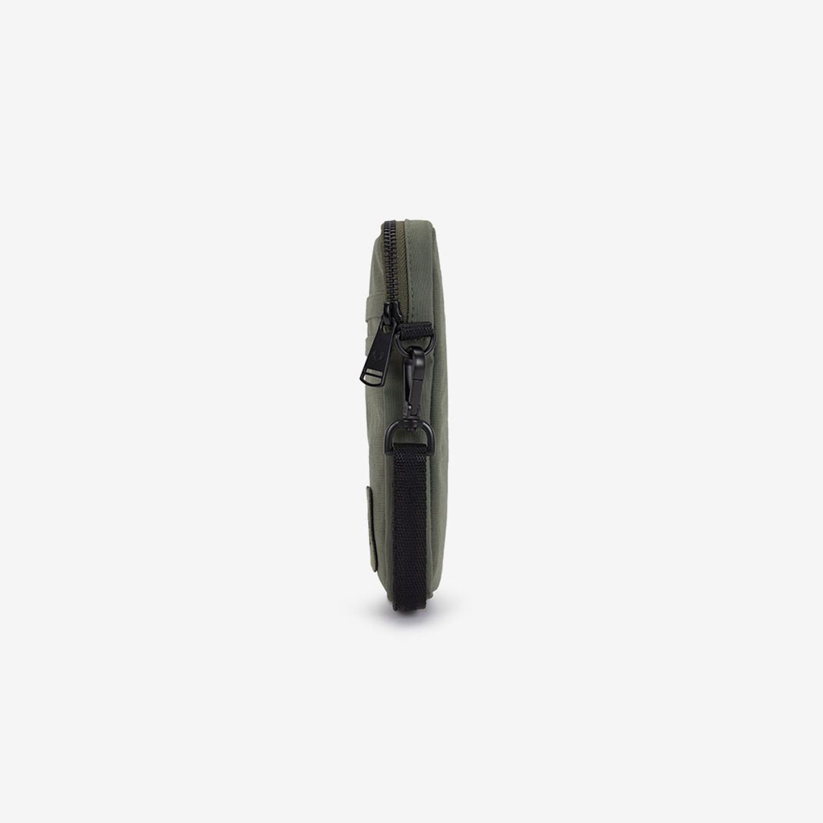 프레드페리(FRED PERRY) 나일론 뱃지 스몰 사이드 백 - 로렐리스 그린 CFPU2531194-X21