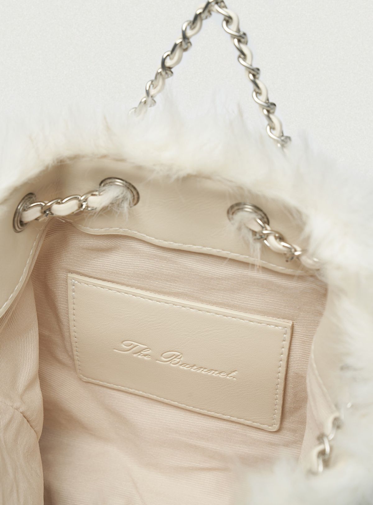 더바넷(THEBARNNET) Fur Drawstring Backpack_Ivory