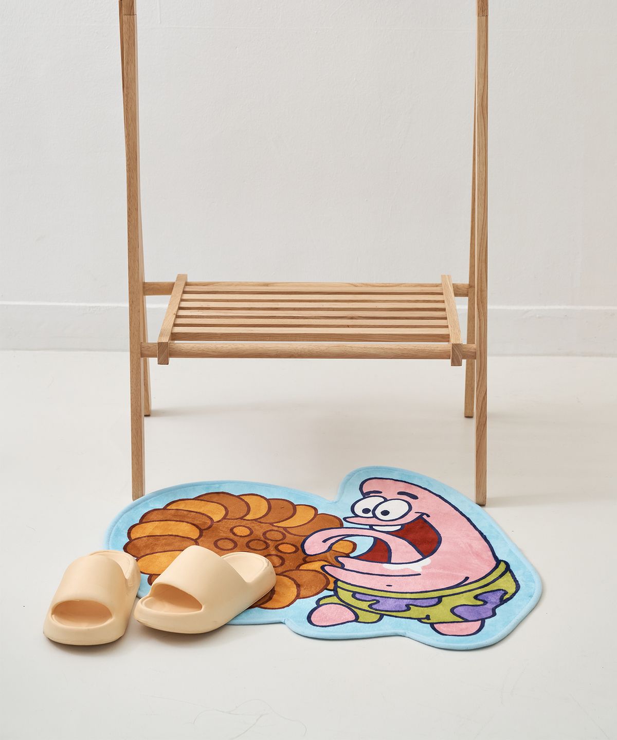 댄꼼마(DANCOMMA) 스폰지밥 약과먹는 뚱이 러그
