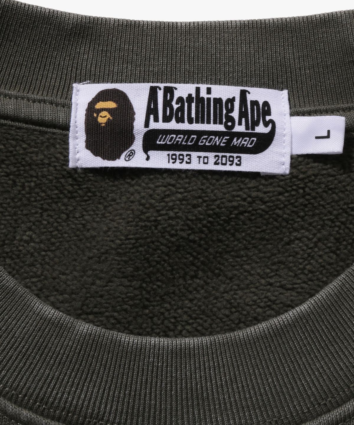 베이프(BAPE) 가먼트 다이 콜리지 릴렉스트 핏 크루넥 스웨트셔츠(M) OLIVEDRAB