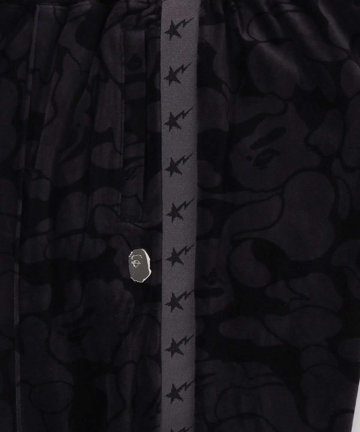베이프(BAPE) 솔리드 카모 메탈 원 포인트 릴렉스드 핏 트랙 스웨트 팬츠(M) BLACK