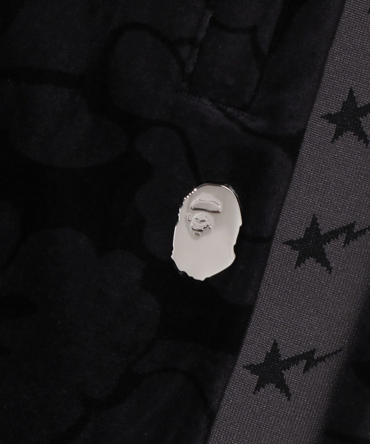 베이프(BAPE) 솔리드 카모 메탈 원 포인트 릴렉스드 핏 트랙 스웨트 팬츠(M) BLACK
