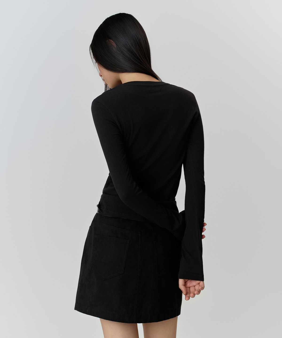 무신사 스탠다드 우먼(MUSINSA STANDARD WOMAN) 우먼즈 시어 슬림 긴소매 티셔츠 [블랙]