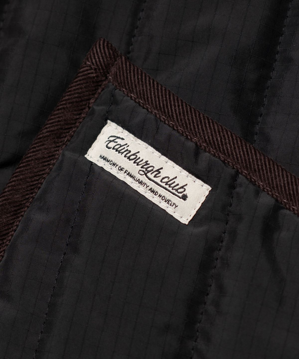 에든버러클럽(EDINBURGH CLUB) RIPSTOP HOODED VERTICAL QUILTED LONG JUMPER (BLACK)