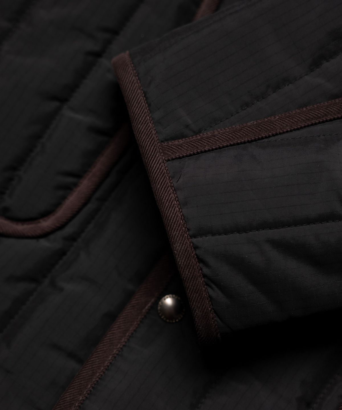 에든버러클럽(EDINBURGH CLUB) RIPSTOP HOODED VERTICAL QUILTED LONG JUMPER (BLACK)