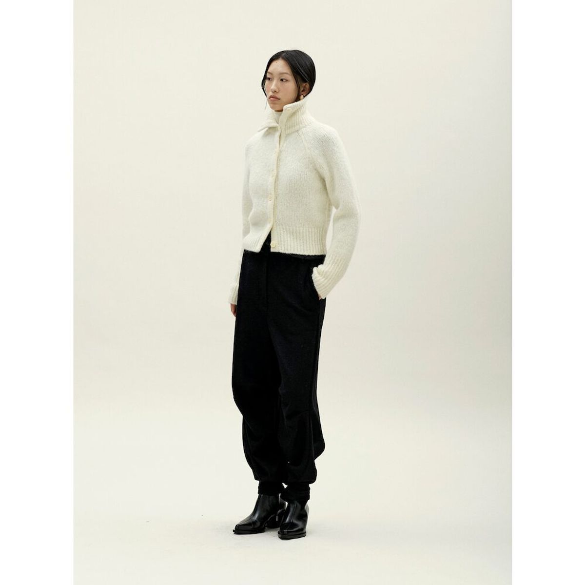 앙개(ANGGAE) High Collar Neck Cardigan  Ivory