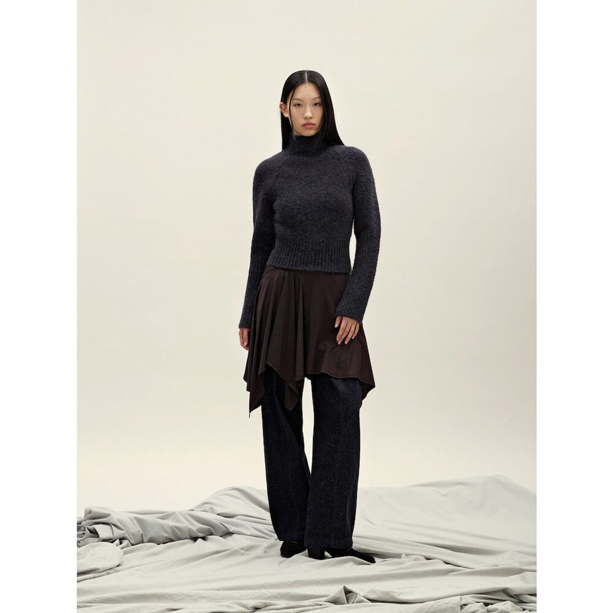 앙개(ANGGAE) Classic Half Neck Pullover  Dark Grey