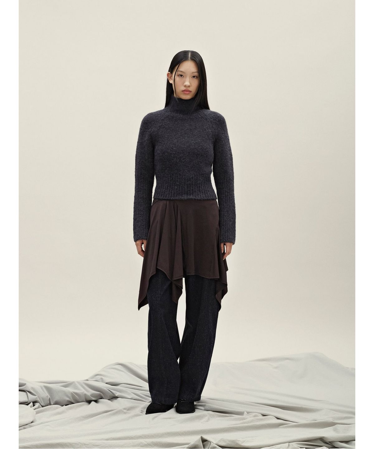 앙개(ANGGAE) Classic Half Neck Pullover  Dark Grey