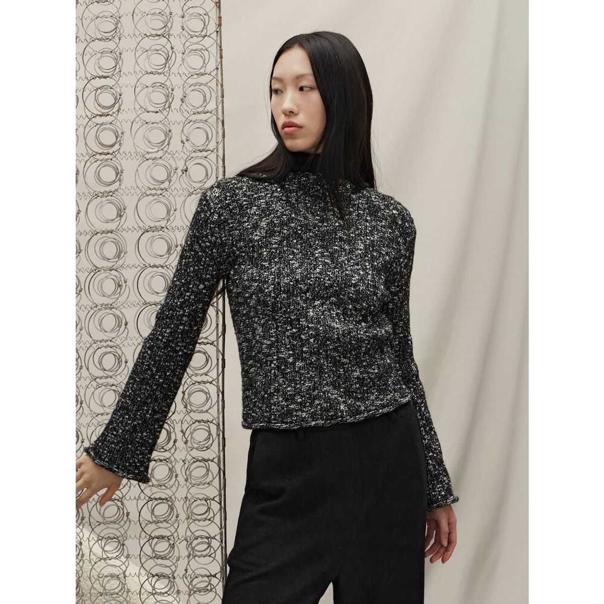 앙개(ANGGAE) Noise Knit Pullover  Black