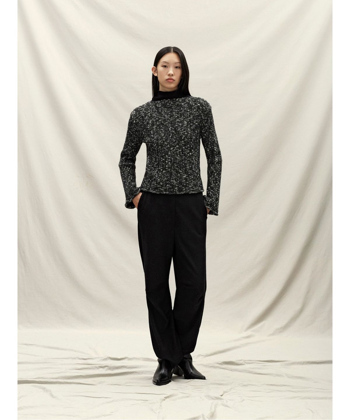 앙개(ANGGAE) Noise Knit Pullover  Black