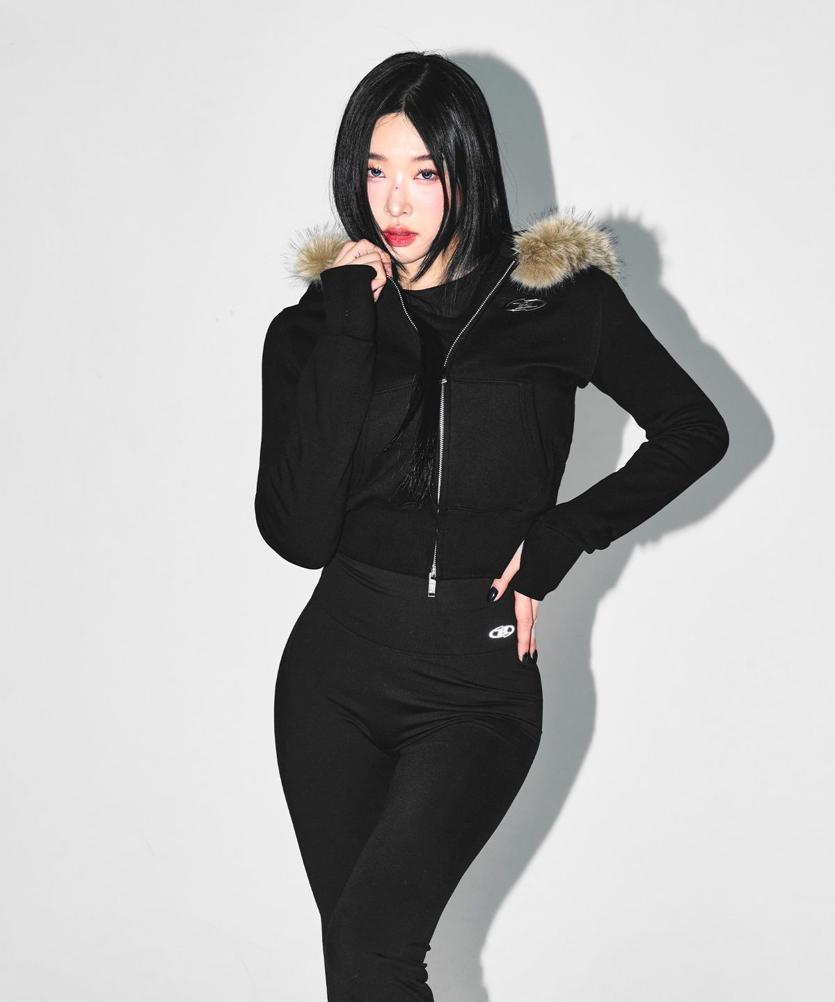 본투윈(BORN TO WIN) W CHROME B FUR TRIMMING HOODIE ZIP-UP [BLACK]