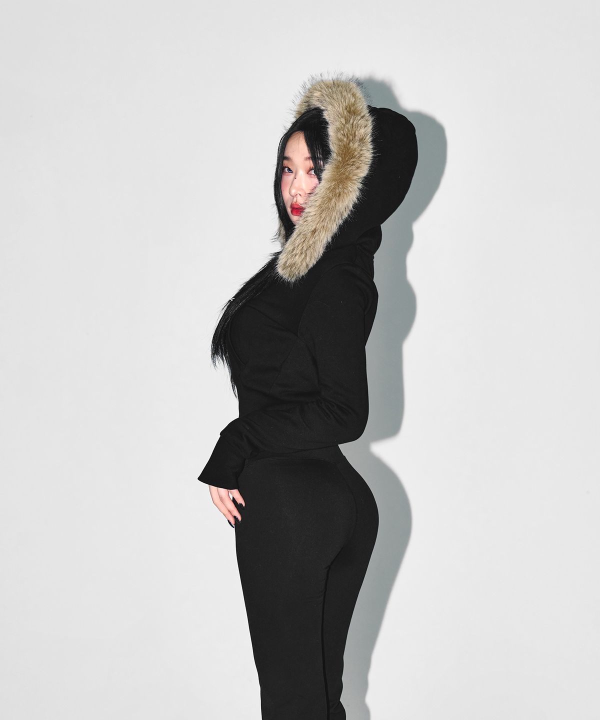 본투윈(BORN TO WIN) W CHROME B FUR TRIMMING HOODIE ZIP-UP [BLACK]