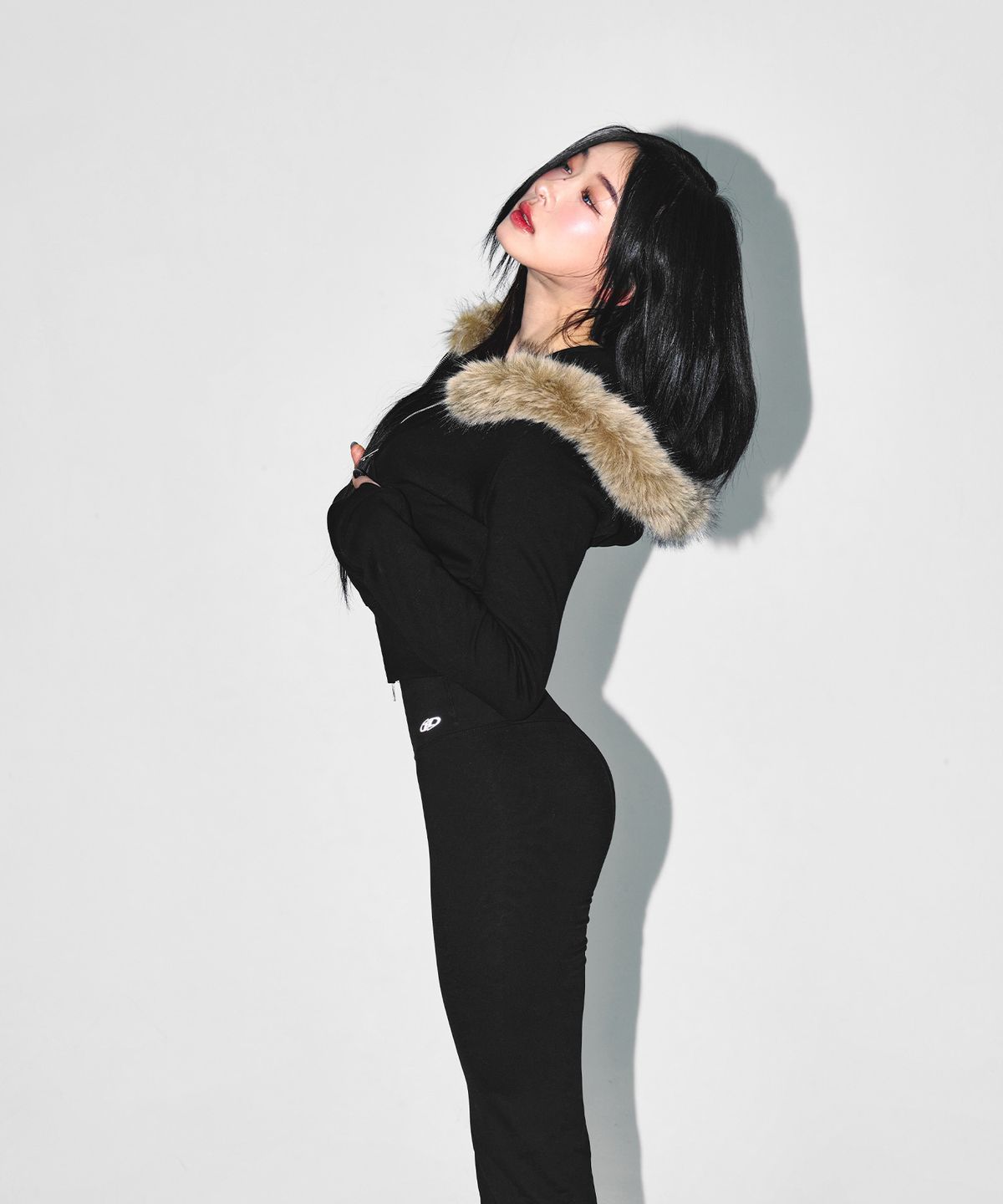 본투윈(BORN TO WIN) W CHROME B FUR TRIMMING HOODIE ZIP-UP [BLACK]