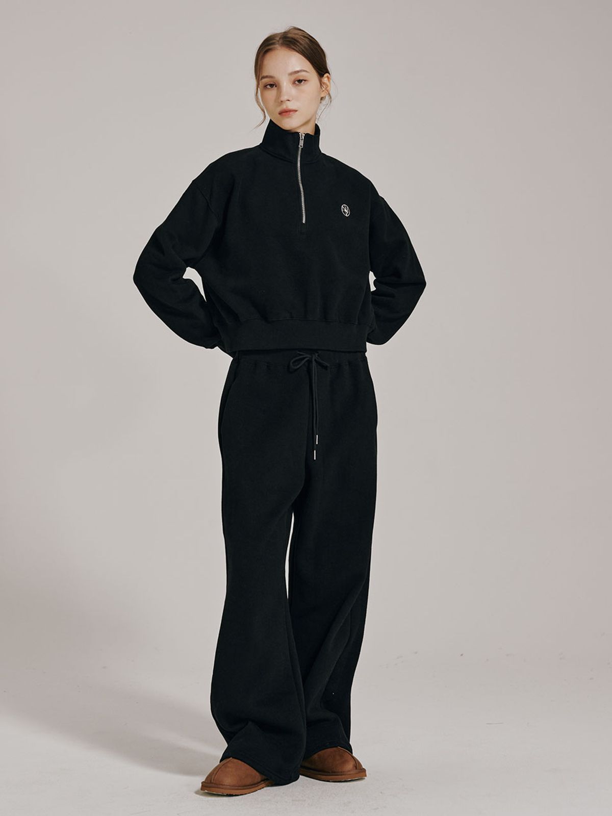 누브(NOUVE) [기모] 하프집업 크롭 스웻셔츠 - 블랙 / Half Zip Up Crop Sweatshirts - Black