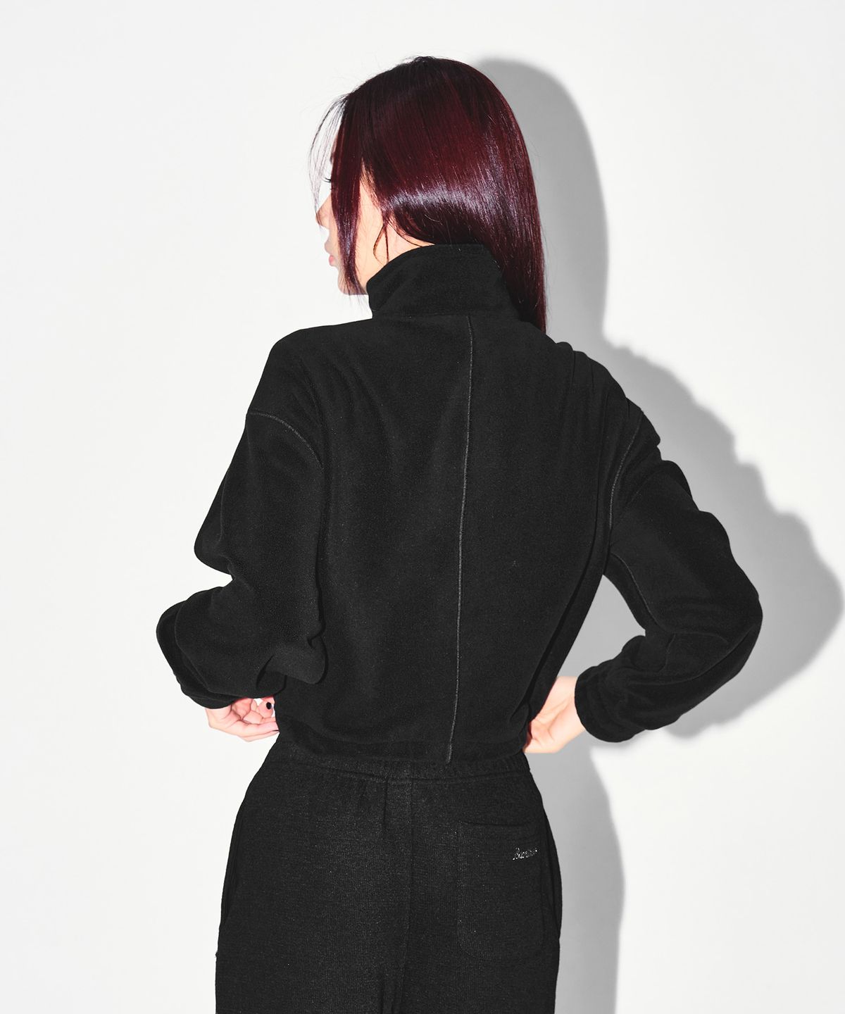 본투윈(BORN TO WIN) W CHROME B FLEECE CROP JACKET [BLACK]