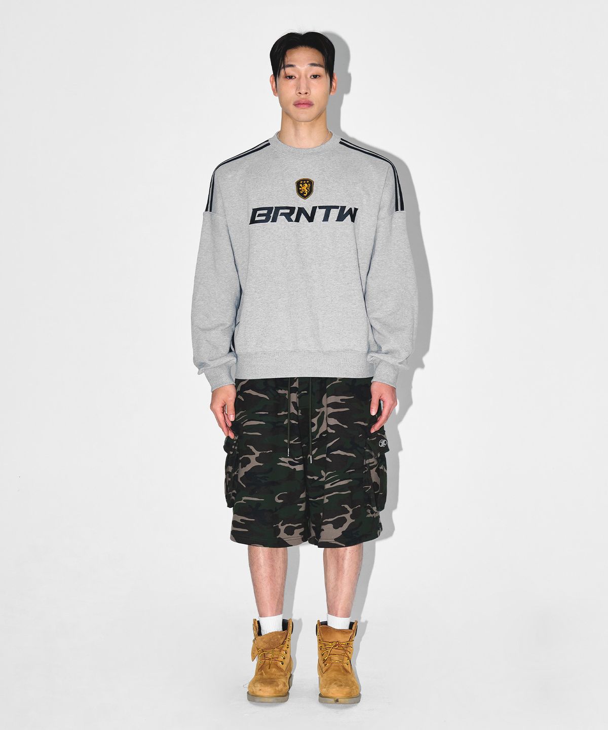 본투윈(BORN TO WIN) TRACK LINE EMBLEM SWEATSHIRTS [MELANGE GREY]