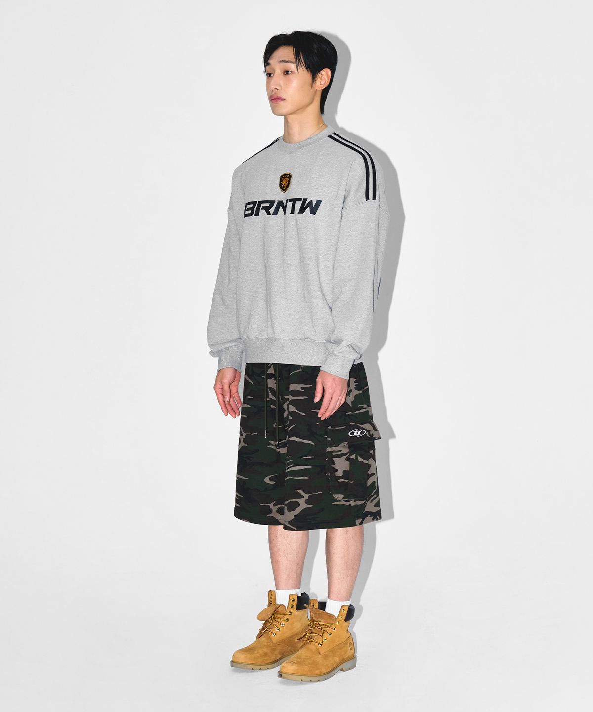 본투윈(BORN TO WIN) TRACK LINE EMBLEM SWEATSHIRTS [MELANGE GREY]
