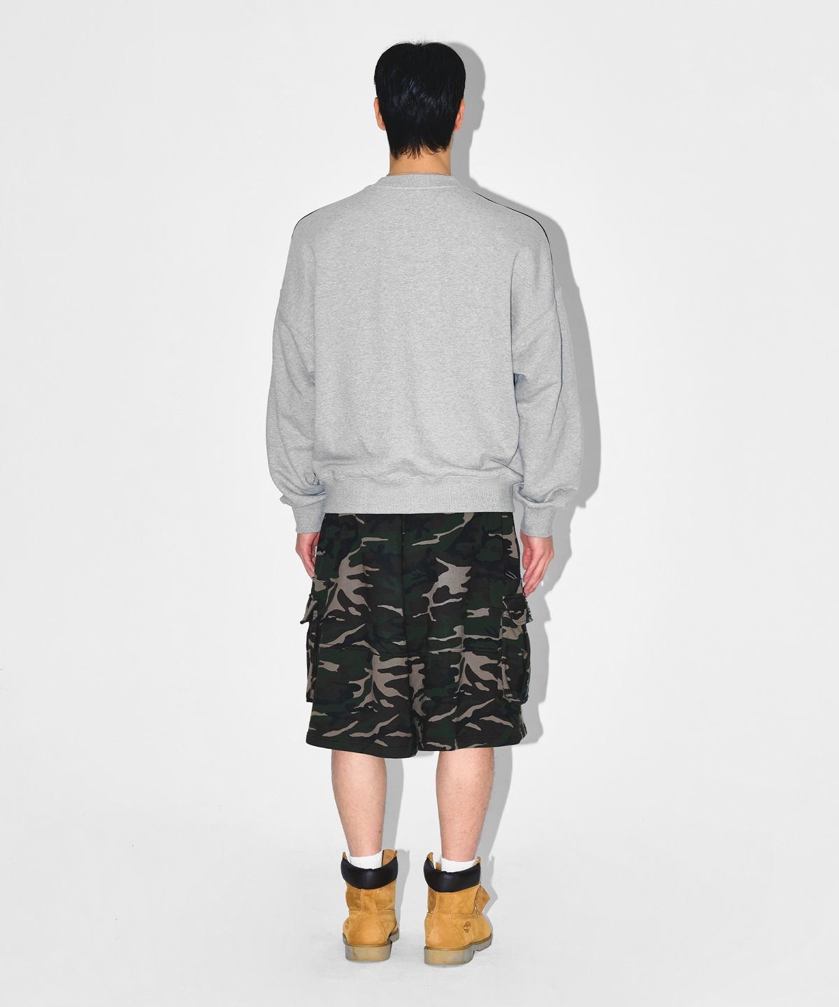 본투윈(BORN TO WIN) TRACK LINE EMBLEM SWEATSHIRTS [MELANGE GREY]