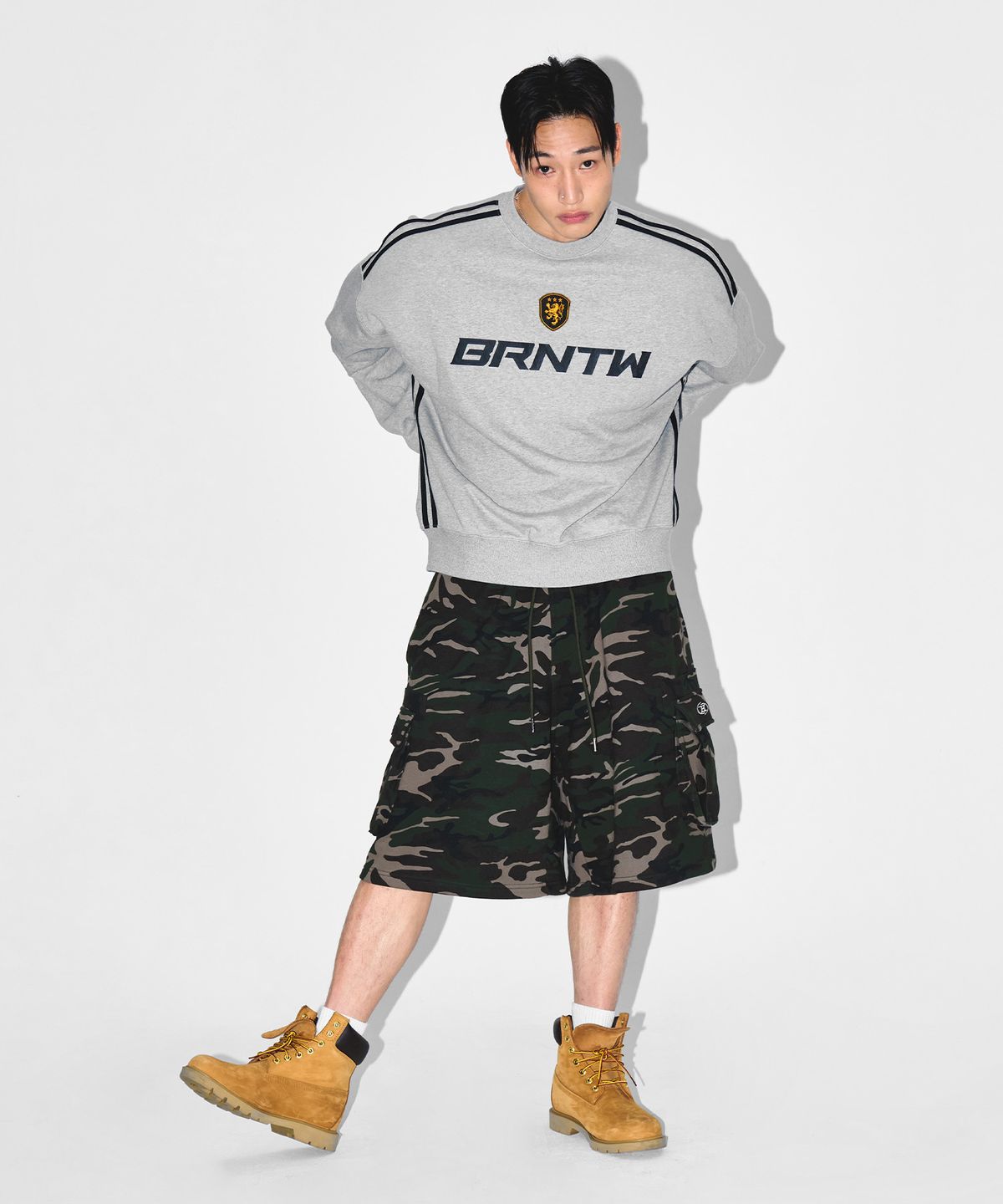본투윈(BORN TO WIN) TRACK LINE EMBLEM SWEATSHIRTS [MELANGE GREY]