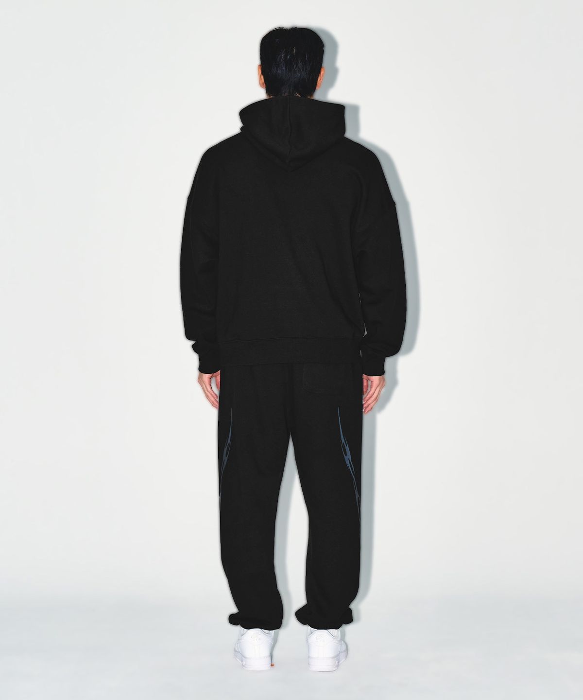 본투윈(BORN TO WIN) TRIBAL EXTRA FIT HOODIE [BLACK]