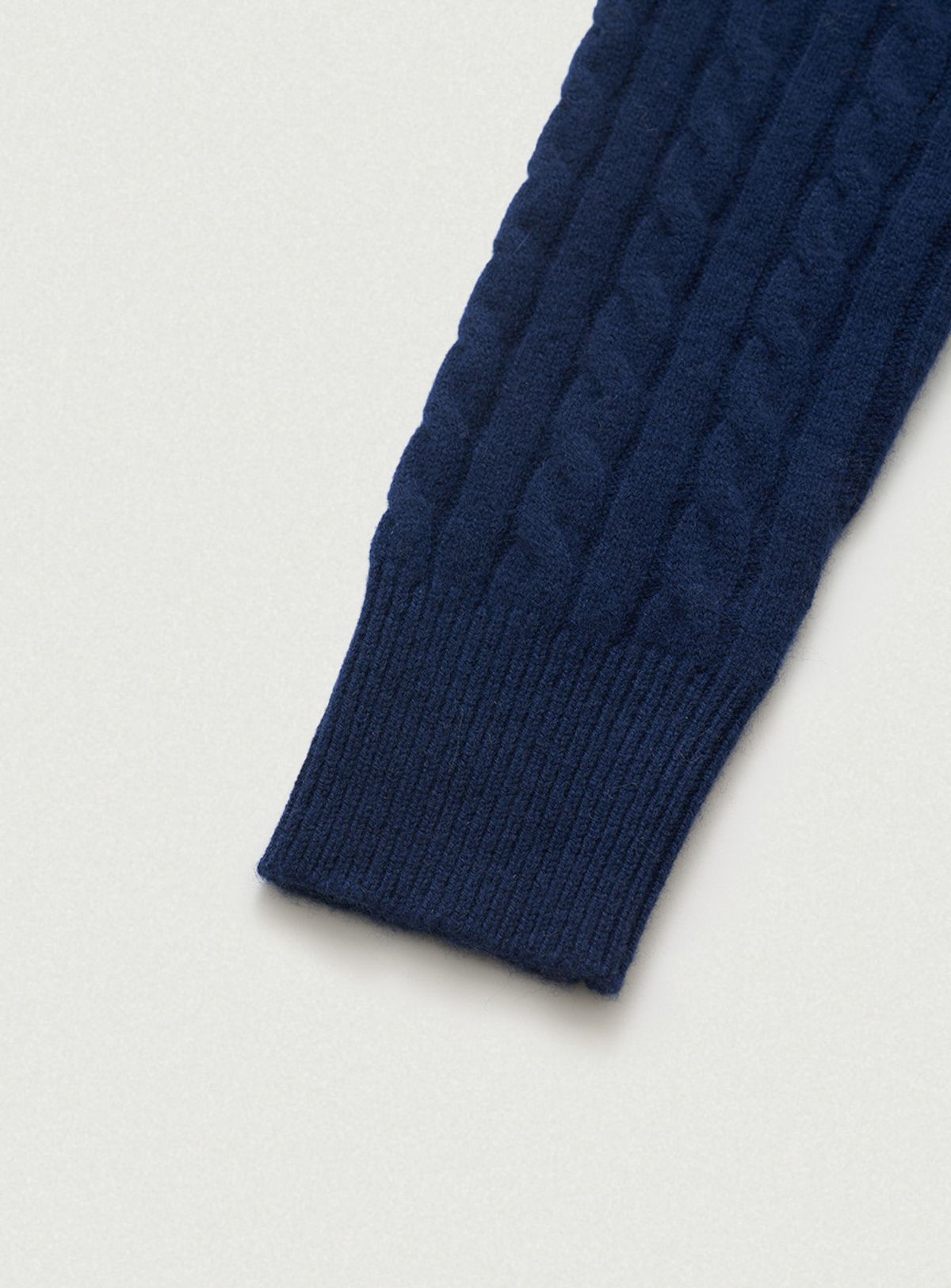 더바넷(THEBARNNET) Soft Cashmere V-neck Knit_Navy
