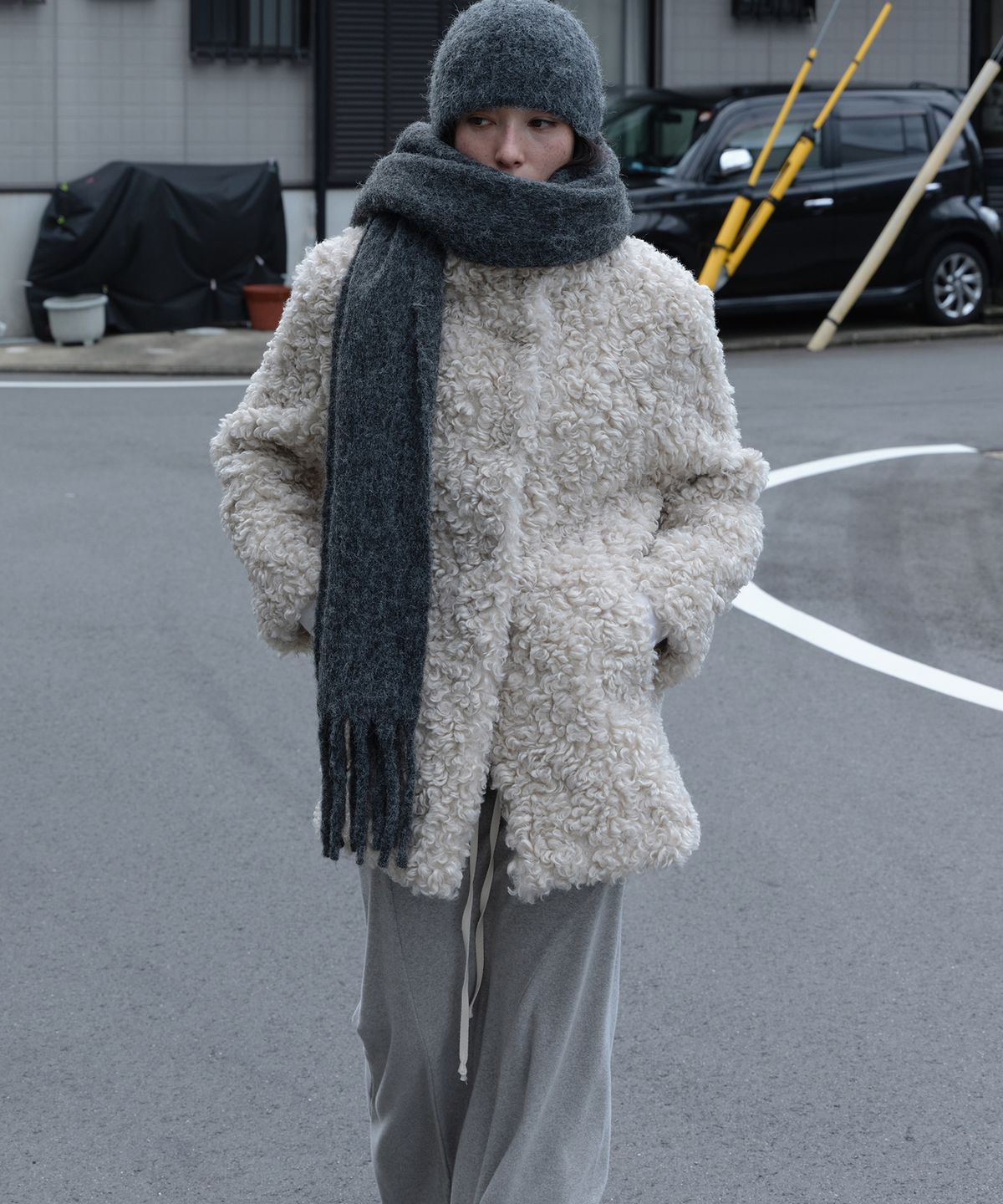 로우타이드(LOW TIDE) LOWTIDE BIG LABEL MUFFLER [CHARCOAL]