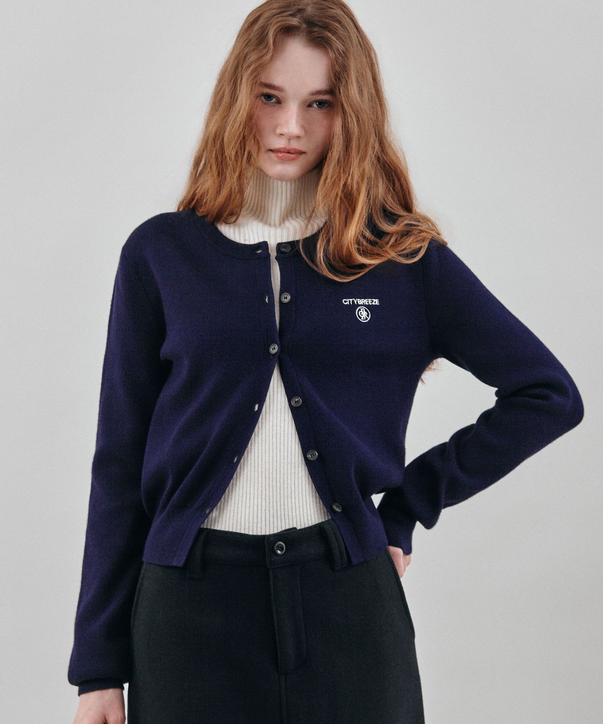 시티브리즈(CITYBREEZE) 스몰 로고 라운드넥 가디건_5COLORS