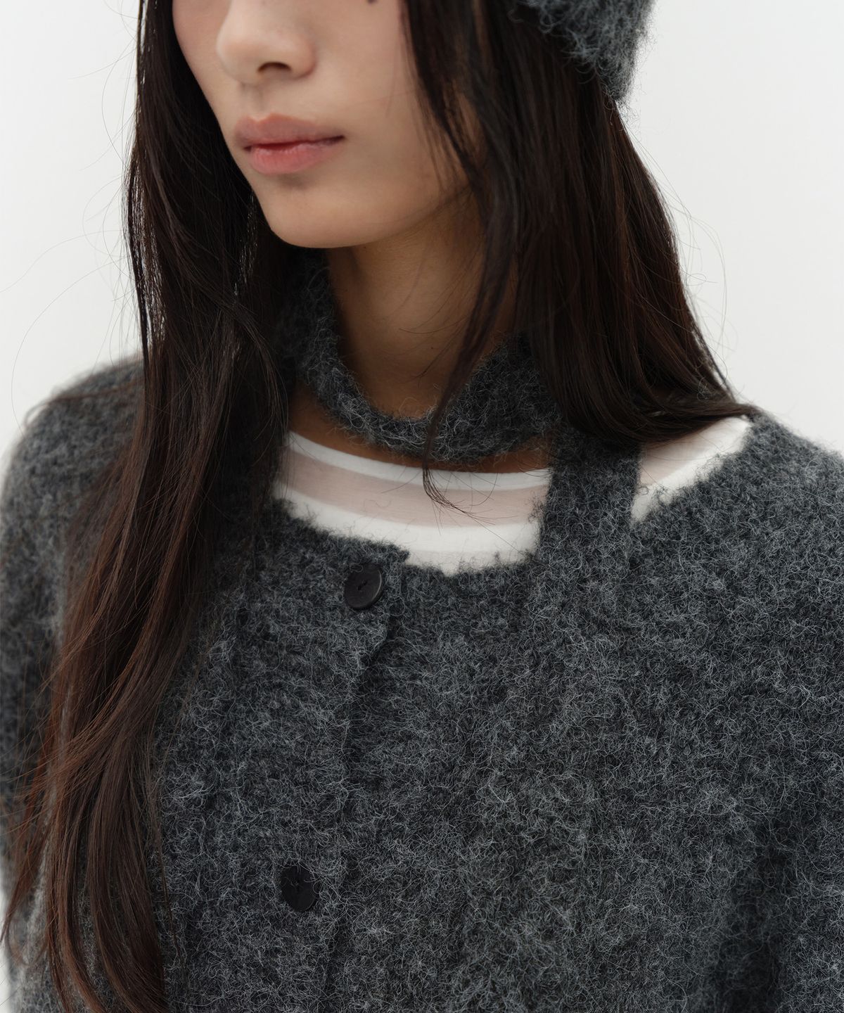 로우타이드(LOW TIDE) FLUFFY KNIT SCARF [CHARCOAL]