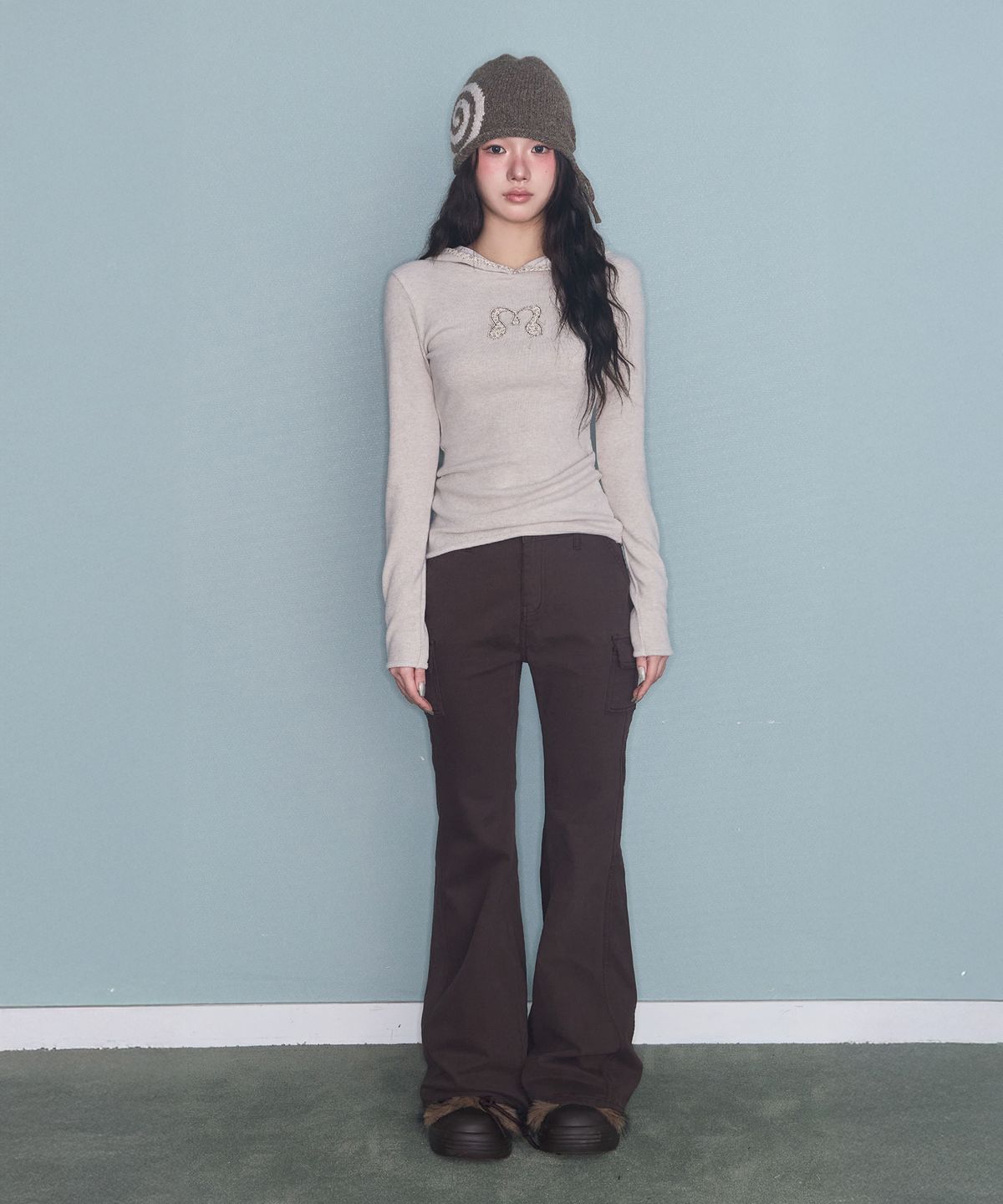 미레코(MIRECO) FLOWER PATCH HOODIE LONG SLEEVE BEIGE