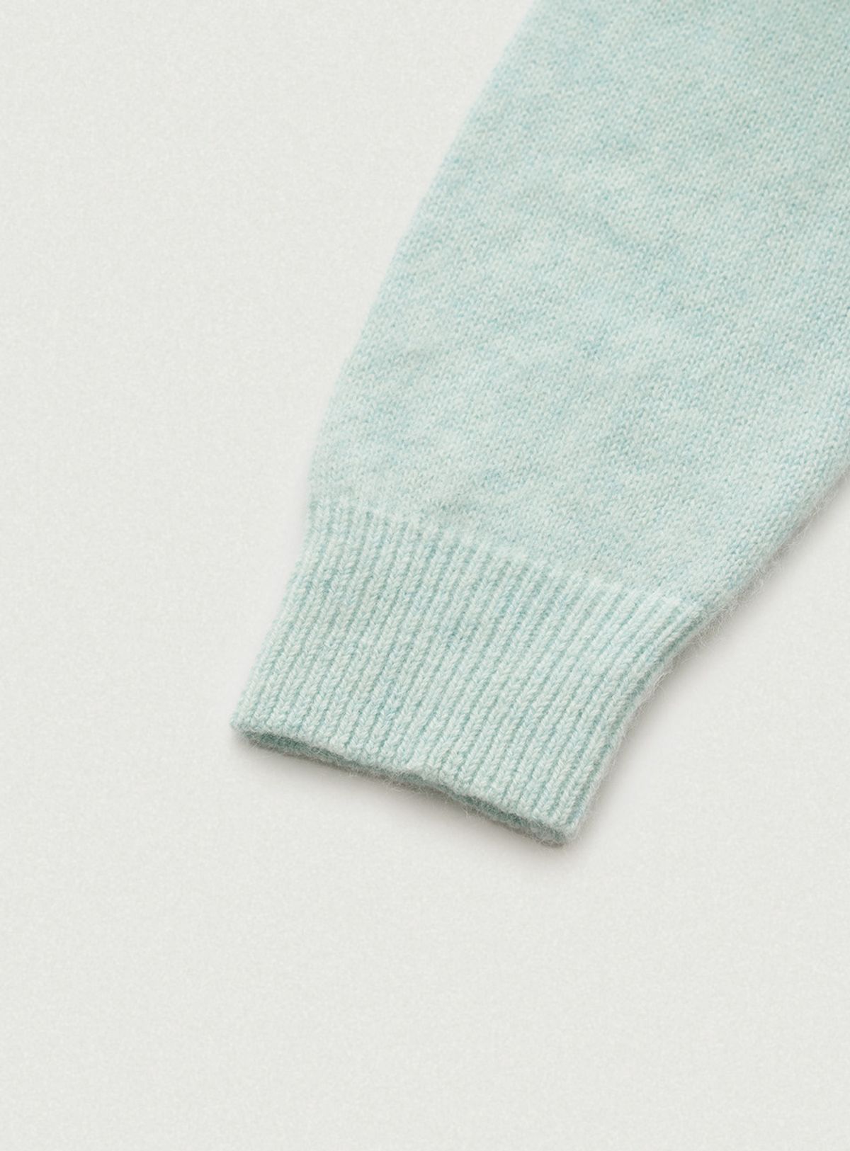 더바넷(THEBARNNET) Fuzzy V-neck Knit Cardigan_Mint
