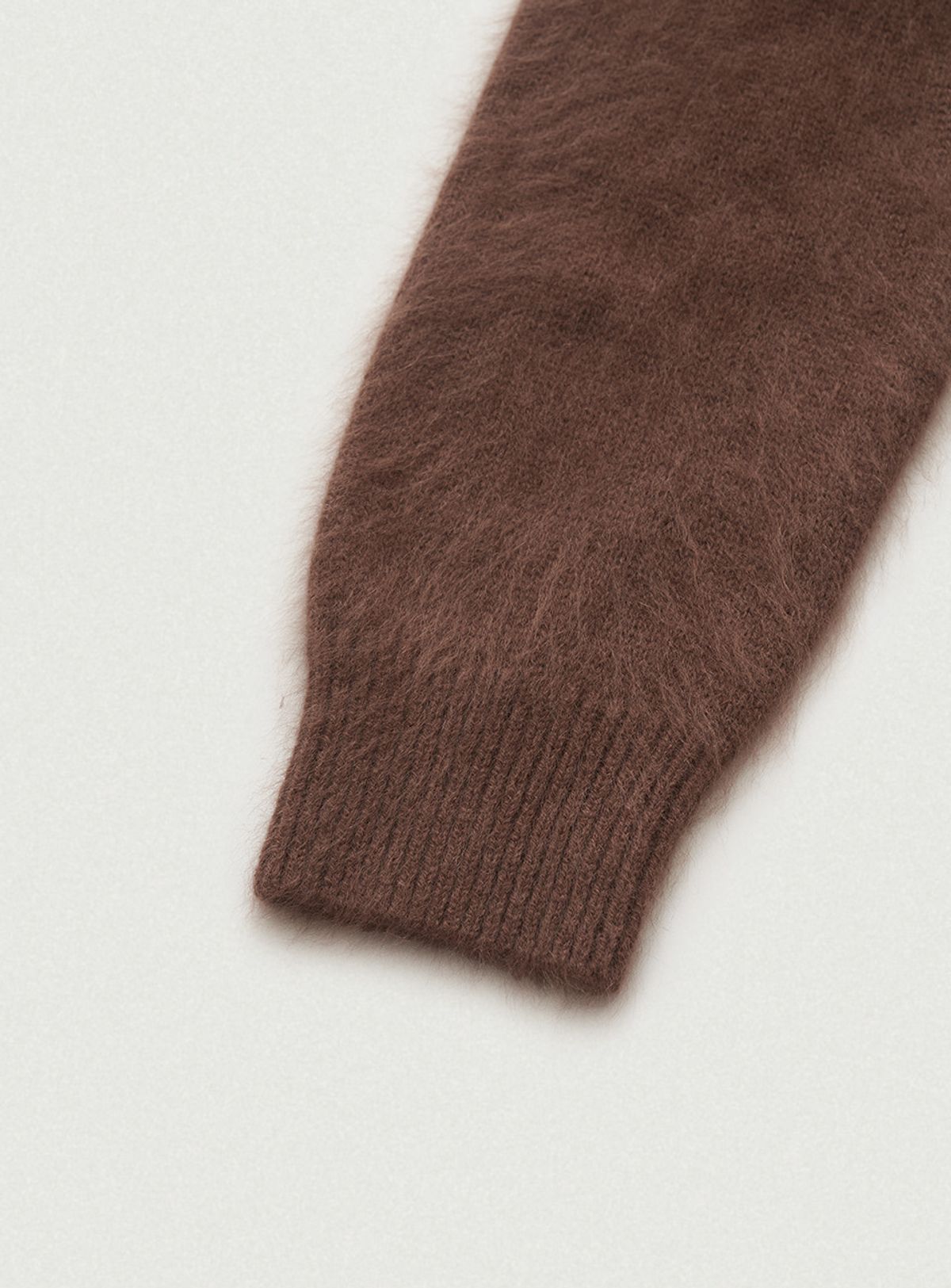 더바넷(THEBARNNET) Fuzzy V-neck Knit Cardigan_Brown