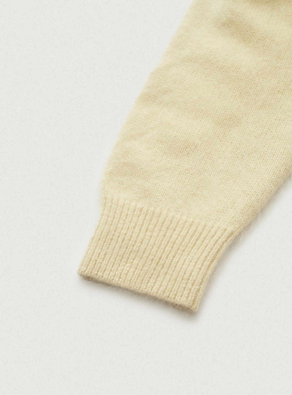 더바넷(THEBARNNET) Fuzzy V-neck Knit Cardigan_Butter