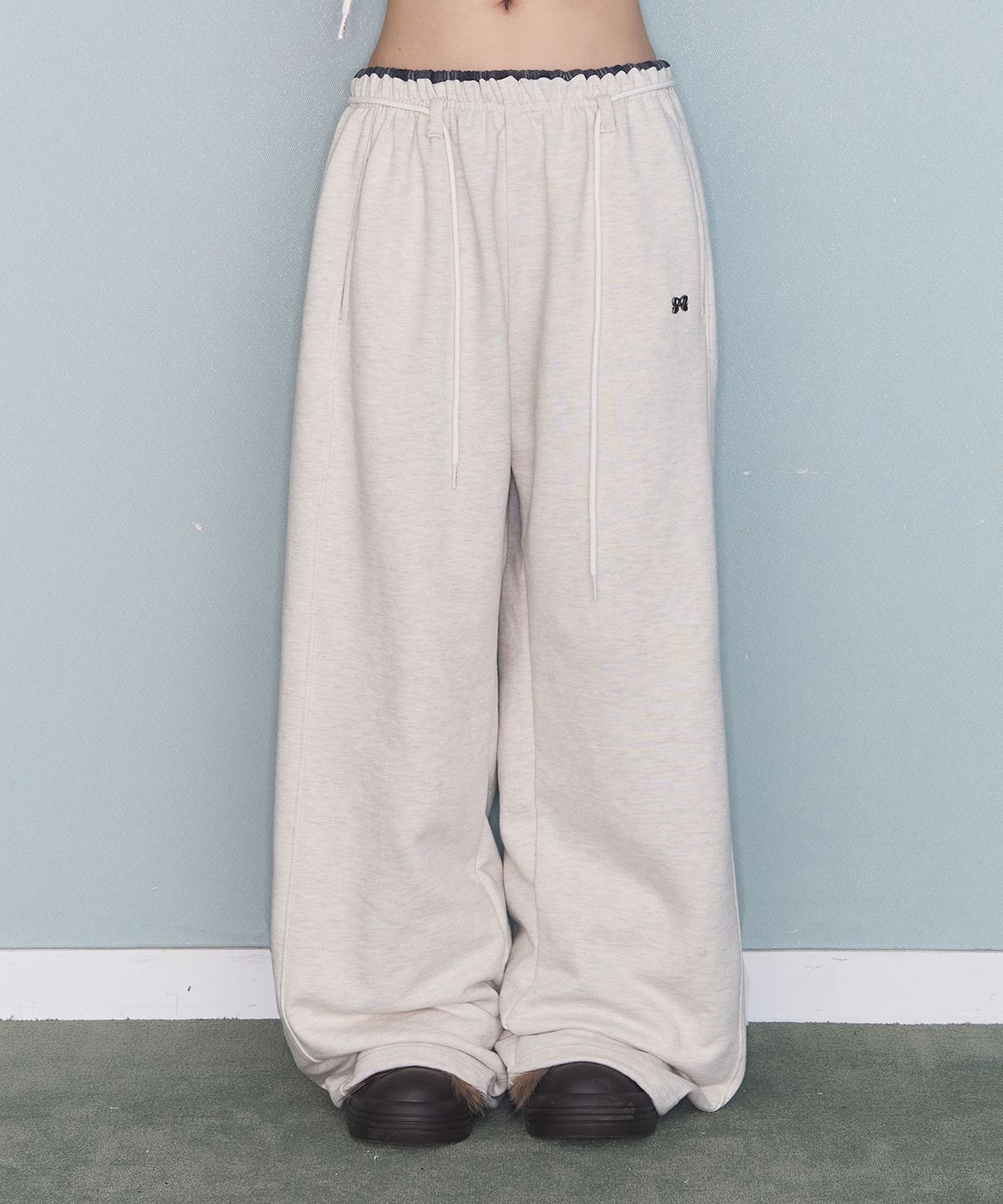 미레코(MIRECO) CHECK CONTRAST SWEAT PT OATMEAL