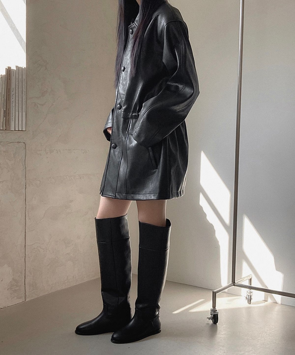 무드앤플(MOODNPLE) clins 스웨이드 플랫 절개 하이부츠 1.5cm 2color