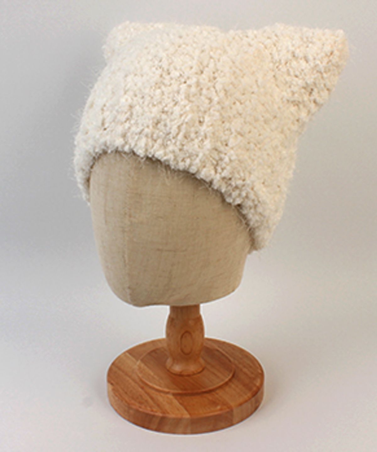 유니버셜 케미스트리(UNIVERSAL CHEMISTRY) Fox Ear Ivory Beanie 고양이비니