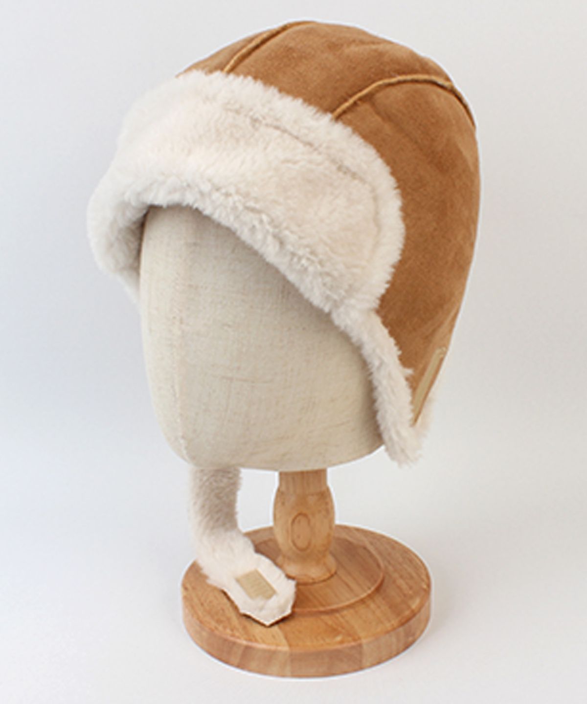 유니버셜 케미스트리(UNIVERSAL CHEMISTRY) Mustang Beige Earflap Cap  귀달이모자