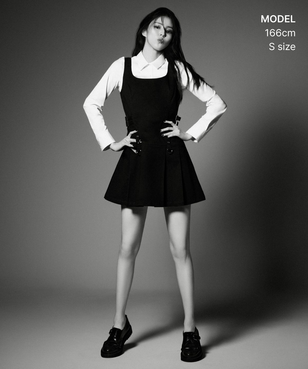 무신사 스탠다드 우먼(MUSINSA STANDARD WOMAN) [언바운드 걸] 우먼즈 플리츠 미니 드레스 [블랙]
